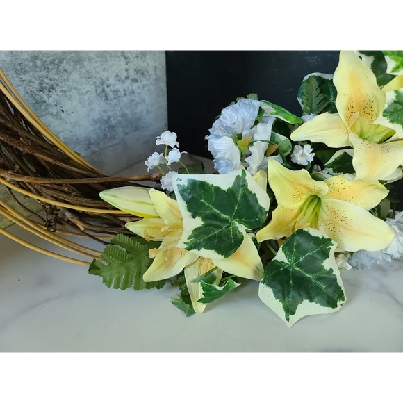 Vintage Spring Lily Wreath - Picture 7 of 10